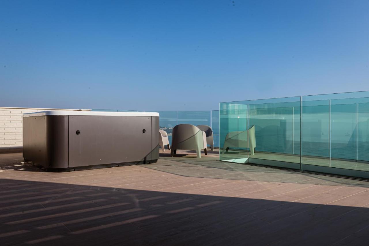 Modern Sea Front Jacuzzi Blue Sky Apartment Alicante Bagian luar foto